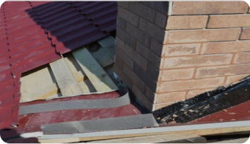 Impermeabilizaciones 13 Tejados Alcala Henares Reparación de un tejado alrededor de una chimenea con trabajos de impermeabilizaciones para evitar filtraciones de agua en la estructura