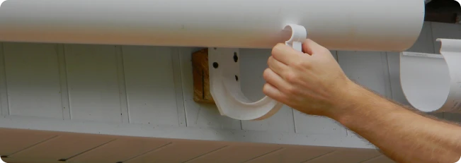 Instalación de ventanas Velux en tejados para mejorar la iluminación natural y ventilación en techos de viviendas en Alcalá de Henares
